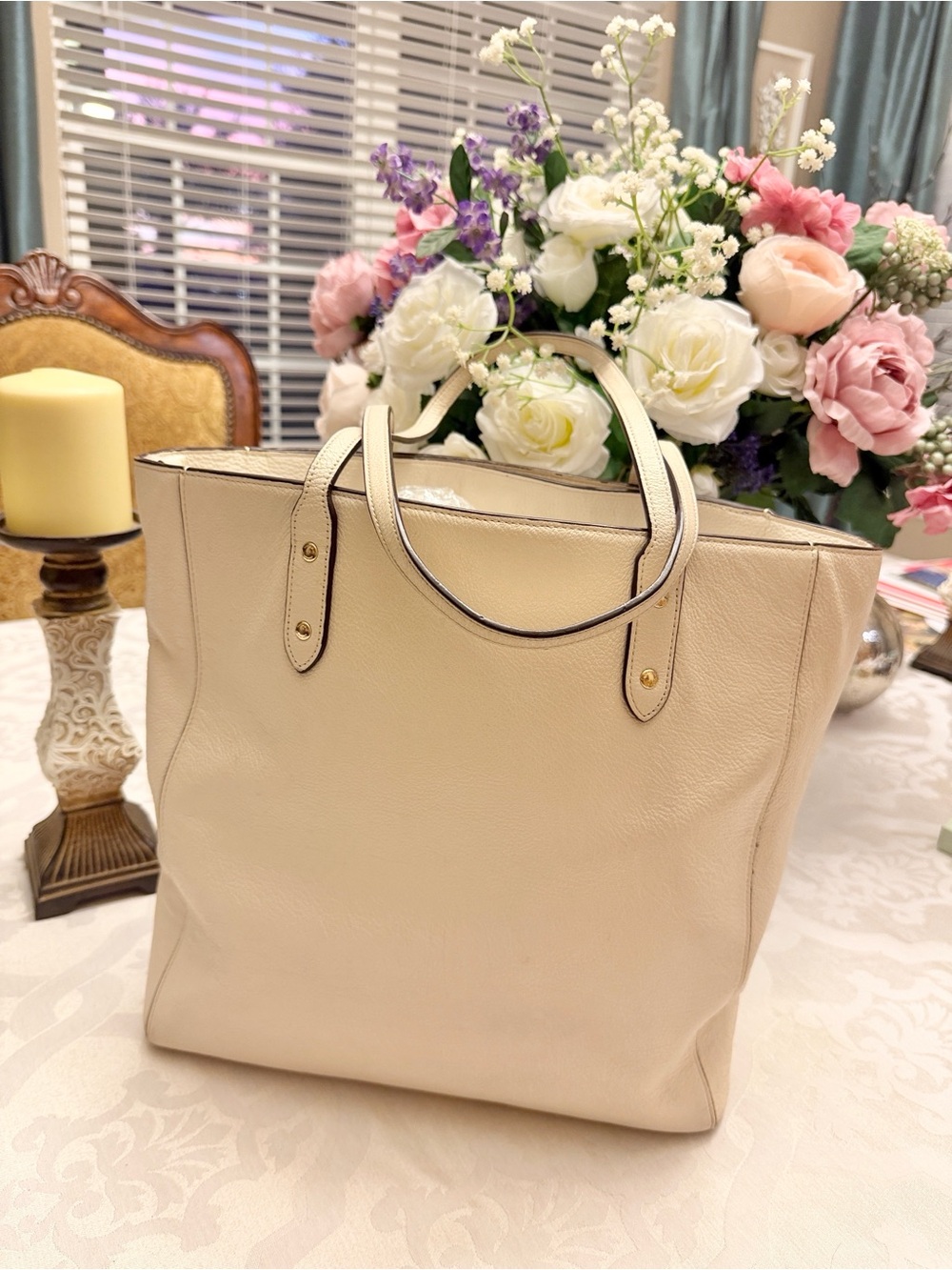 Coach Large Cream Leather Tote With Turnlock Feature - Picture 2 of 12